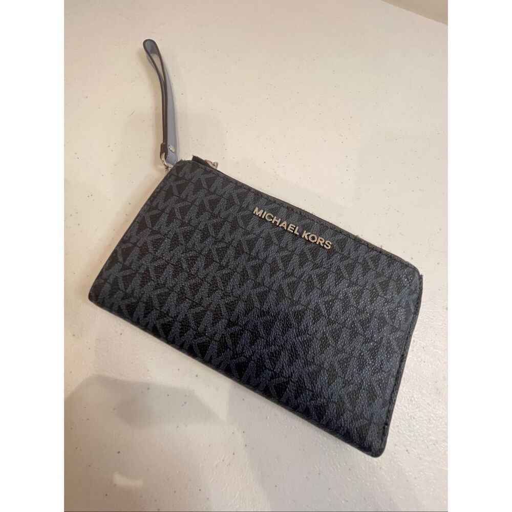 Michael Kors Jet Set Travel Double Zip Phone Wristlet Wallet in blue signature l